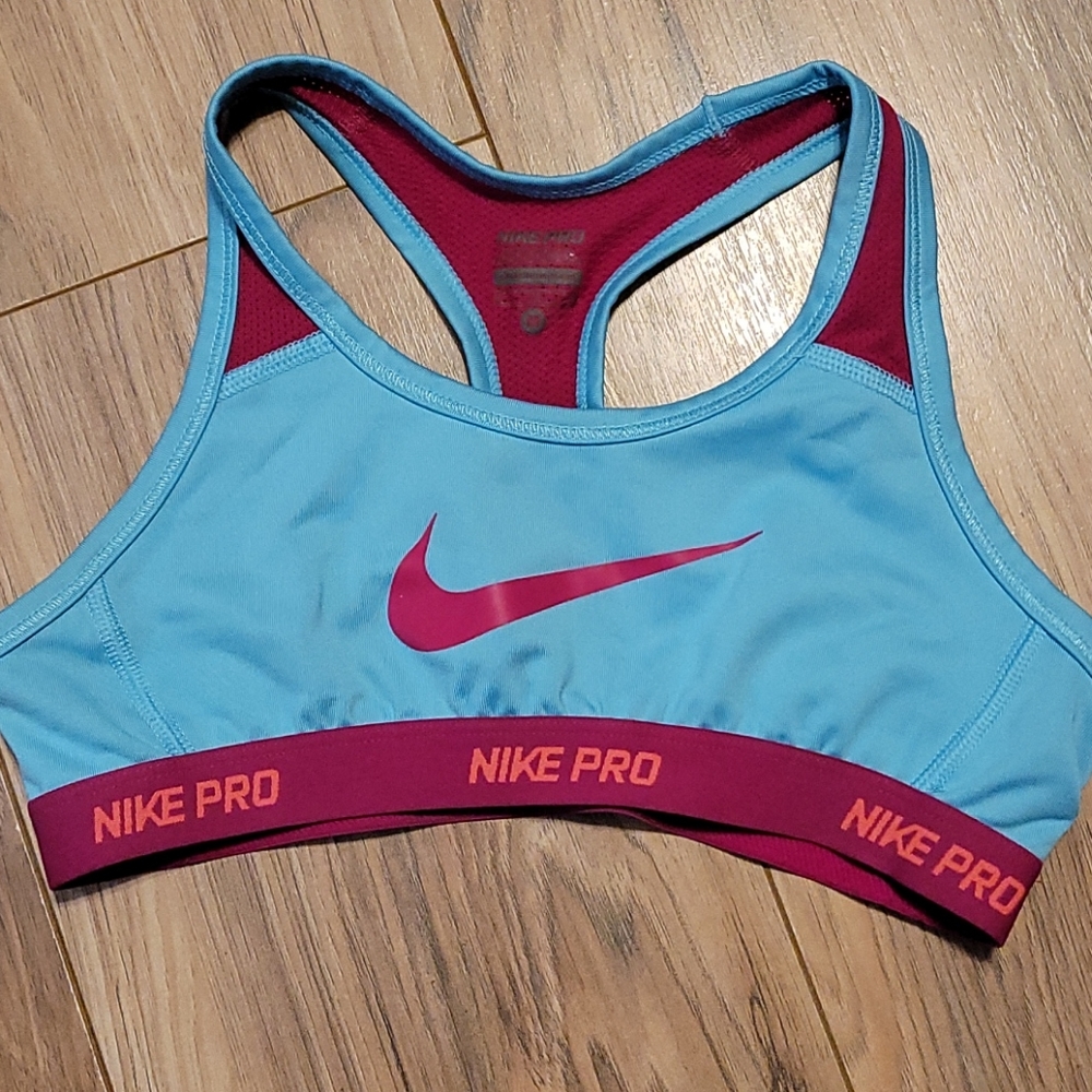 Nike pro sports bra size medium